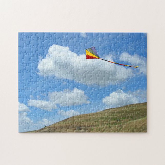 Puzzle - Cerf-volant volant au-dessus d'une collin (Horizontal)