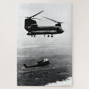 Puzzle CH-47 Chinook récupérant un UH-1 Huey – Guerre du