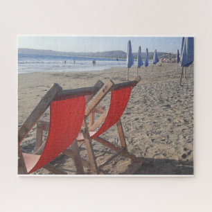 Puzzle Chaises Rouges sur Plage de Sable