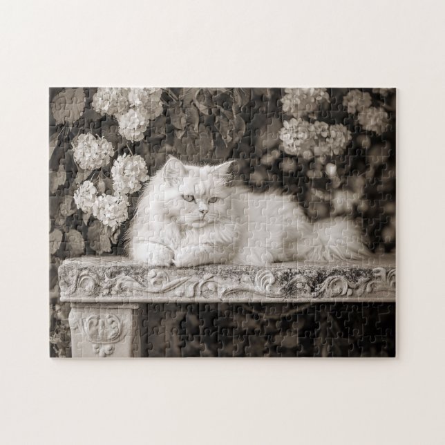 Puzzle Chat blanc dans le Jardin des Fleurs (Horizontal)