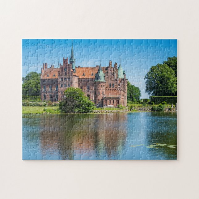 Puzzle Château Egeskov au bord d'un étang (Horizontal)
