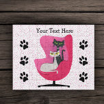 Puzzle Chats atomiques Empreintes de pattes de chaise Dia<br><div class="desc">Ce puzzle en acrylique est blanc avec des points roses et deux chats atomiques portant des diamants autour du cou assis dans une chaise rose avec des rangées d'empreintes de pattes de chat noir de chaque côté. Customisez votre texte avec le modèle.</div>