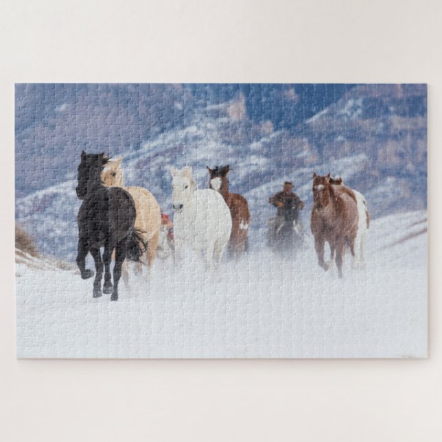 Puzzle Cheval courant à travers la neige (Horizontal)
