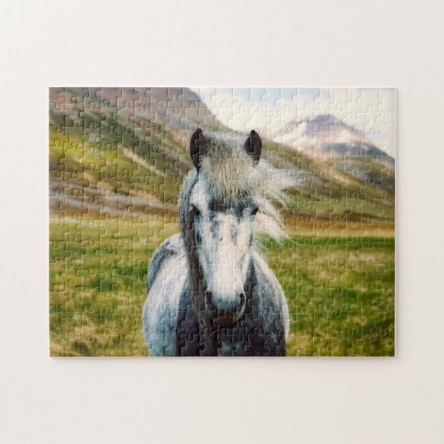 Puzzle Cheval gris sauvage dans les montagnes (Horizontal)