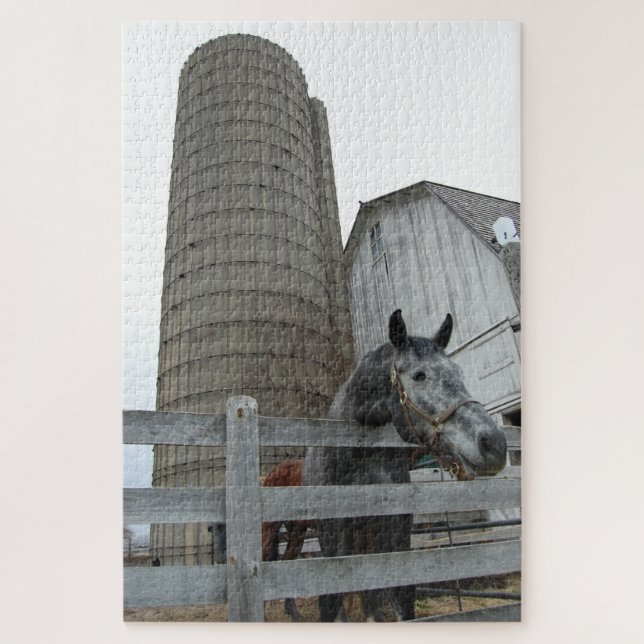 Puzzle Cheval mignon devant un Silo (Vertical)