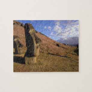 Puzzle Chili, Île de Pâques. Colline avec Moai