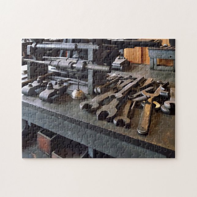 Puzzle Clés et burette d'huile dans un atelier d'usinage (Horizontal)