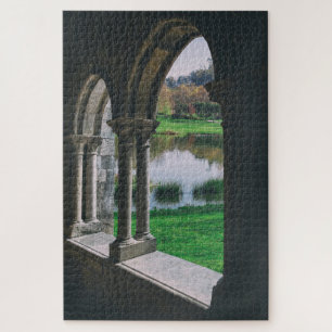 Puzzle cloître gothique médiéval du XIIIe siècle au bord 