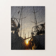 Contre-jour sur 2 voiliers dans le port.
