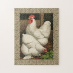 Puzzle Coq & Hen à l'extérieur Hen House avec frontière b<br><div class="desc">Un imprimé d'art rustique présentant un coq vigoureux et une poule dans une maison de poules. La bordure foncée ecru est motif est constituée d'éléments en spirale. Ce tirage serait un grand ajout à une décoration de maison de campagne rurale.</div>