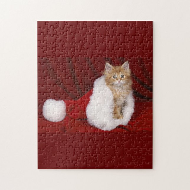 Puzzle Cute chat (A jigsaw puzzle features a long-haired orange cat sitting inside a Santa hat.)
