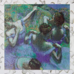 Puzzle Danseurs bleus par Edgar Degas, Impressionnisme Vi<br><div class="desc">Blue Dancers (1899) de Edgar Degas est une peinture vintage impressionniste de portrait d'art. Trois danseuses de ballet sont habillées en bleu et se répètent avant de monter sur scène pour danser. À propos de l'artiste : Edgar Degas (1834-1917) est considéré comme l'un des fondateurs de l'impressionnisme, bien qu'il ait...</div>