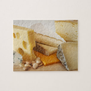 Puzzle Divers fromages sur la planche à découper
