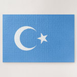 Puzzle Drapeau ouïghour du Turkestan oriental (Uyghurista<br><div class="desc">Ce dessin est orné du drapeau national de la Première République du Turkestan oriental, qui fut une république islamique sécessionniste de courte durée fondée en 1933. Le drapeau est connu sous le nom de Kökbayraq (К ө к а б р de la ), qui signifie "drapeau du ciel" ou "drapeau...</div>