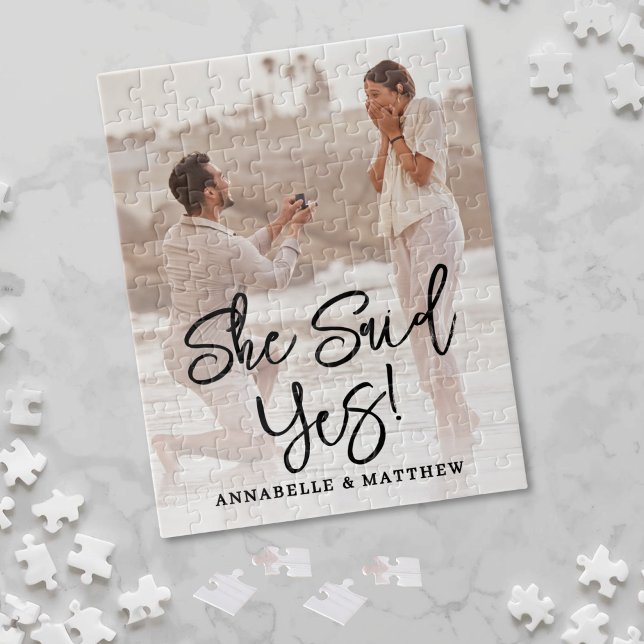 Puzzle Elle a dit oui Photo de fiançailles (She Said Yes Engagement Photo Jigsaw Puzzle)