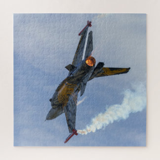 Puzzle F-16 Tigre Tourne Et Brûle
