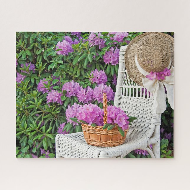 Puzzle fauteuil en osier dans le jardin azalea (Horizontal)