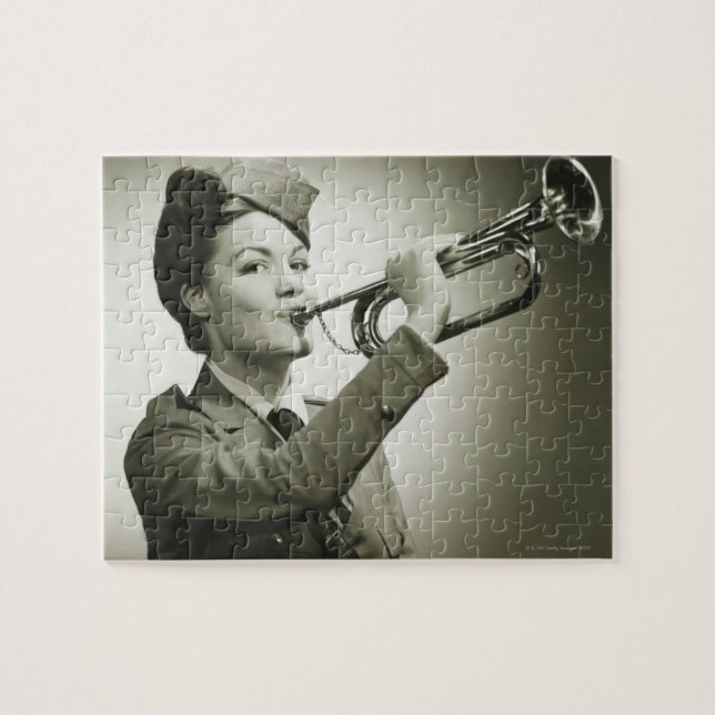 Puzzle Femme dans l'uniforme de soldat (Horizontal)