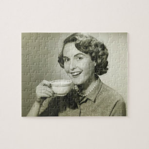 Puzzle Femme tenant des tasses