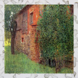 Puzzle Ferme à Kammer par Gustav Klimt, Art Vintage<br><div class="desc">Ferme à Kammer (Bauernhaus à Kammer am Attersee) (1901) par Gustav Klimt est une peinture vintage de l'époque victorienne sur le symbolisme des beaux-arts. Vue extérieure d'une ancienne ferme ou d'une grange avec un arbre, une clôture, de l'herbe et des jardins. À propos de l'artiste : Gustav Klimt (1862-1918) était...</div>