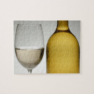 Puzzle Fermer le verre de vin blanc et bouteille de vin