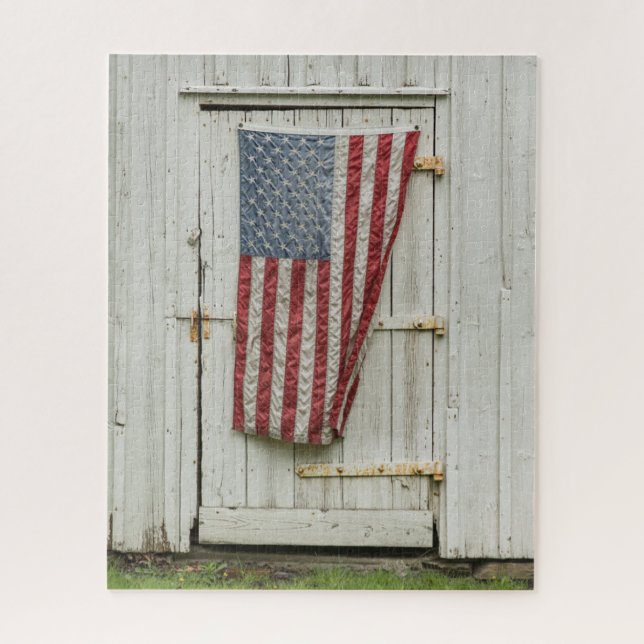 Puzzle Fermes | Porte Blanche Avec Drapeau Américain (Vertical)