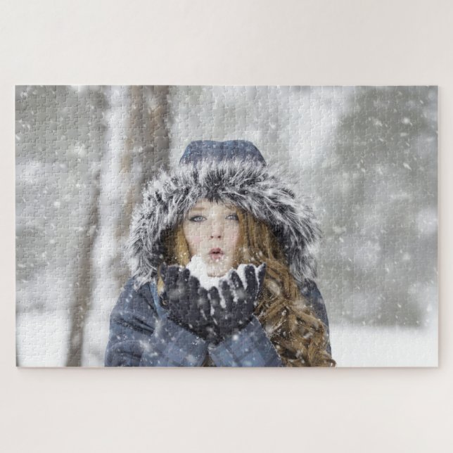 Puzzle Fille en manteau d'hiver avec neige (Horizontal)