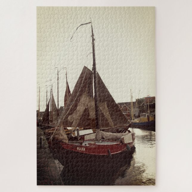 Puzzle Fishing boat in Harbor (Vertical)