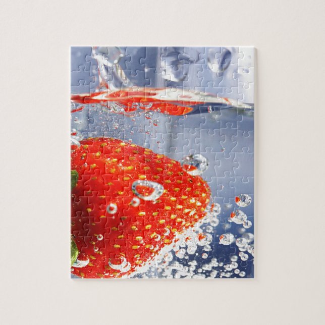 Puzzle Fraise dans l'eau photo belle (Vertical)