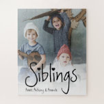 Puzzle Frères | Photo personnalisée<br><div class="desc">Noël arrive et les chances de rester à la maison sont extrêmement élevées ! Ce puzzle photo est le cadeau parfait pour toutes les familles, soeurs, frères, frères, frères, grands-parents, et plus encore, pour nous divertir pendant la période festive et quand nous devons nous isoler. Le texte peut être modifié...</div>