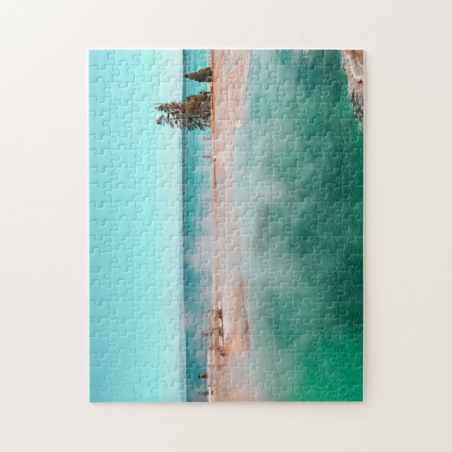 Puzzle Geyser dans le parc national de Yellowstone (Vertical)