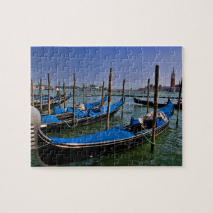 Puzzle Grand Canal avec des bateaux gondalo alignés