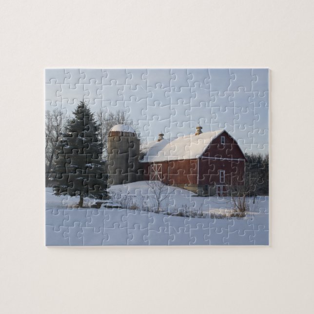 Puzzle Grange rouge couverte de neige en hiver (Horizontal)