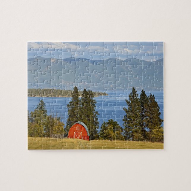 Puzzle Grange rouge situé le long du pittoresque lac Flat (Horizontal)