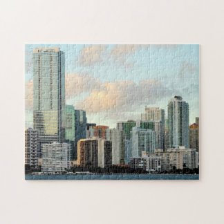 Puzzle Gratte-ciel de Miami contre le ciel clair large
