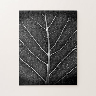 Puzzle Gros plan sur une feuille noire et blanche lumineu
