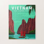 Puzzle Ha Long Bay Vietnam Travel Vintage Art<br><div class="desc">Art vectoriel Ha Long Bay. La baie de Hạ Long,  dans le nord-est du Vietnam,  est connue pour ses eaux émeraude et ses milliers d'îles calcaires surmontées de forêts tropicales.</div>
