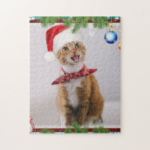 Puzzle Happy cat in red christmas hat