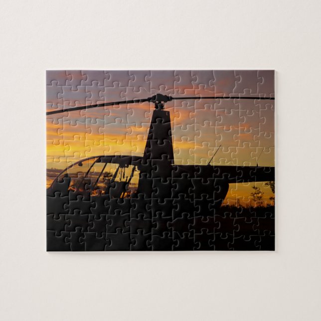 Puzzle hélicoptère Robinson R44 au coucher du soleil (Horizontal)