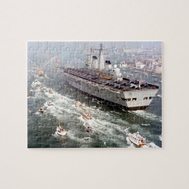 Puzzle HMS Invincible - Transporteur Nautique Vintage (Horizontal)