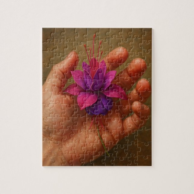 Puzzle Holding Love : Fleur pourpre à la main - 110 Piece (Vertical)