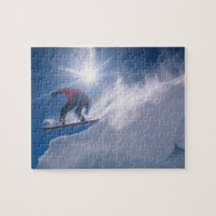 Puzzle Homme sautant d'une grande corniche en snowboard