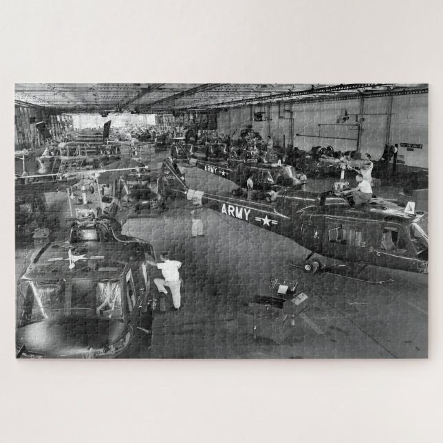 Puzzle Huey Helicopters Maintenance (Horizontal)