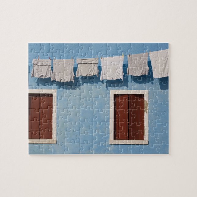 Puzzle Italie, Burano. Linge pendu et fenêtres le long (Horizontal)