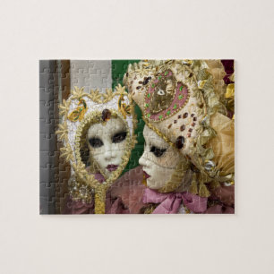 Puzzle Italie, Venise, île de Burano. Femme habillée en