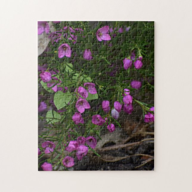 Puzzle Jardin pourpre – Une fleur en vedette (Vertical)