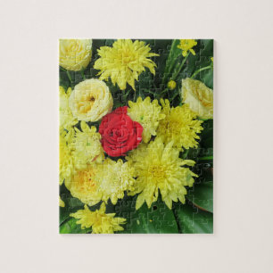 Puzzle jaune,fleurs+ colorées, gnome+ de+ jardin,