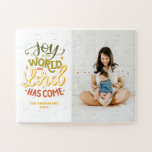 Puzzle Joie au monde le Seigneur est venu. Noël<br><div class="desc">Le puzzle de photo religieuse de Noël "Joie au monde le Seigneur est venu" en vert jaune rouge couleurs pour les vacances d'hiver.</div>
