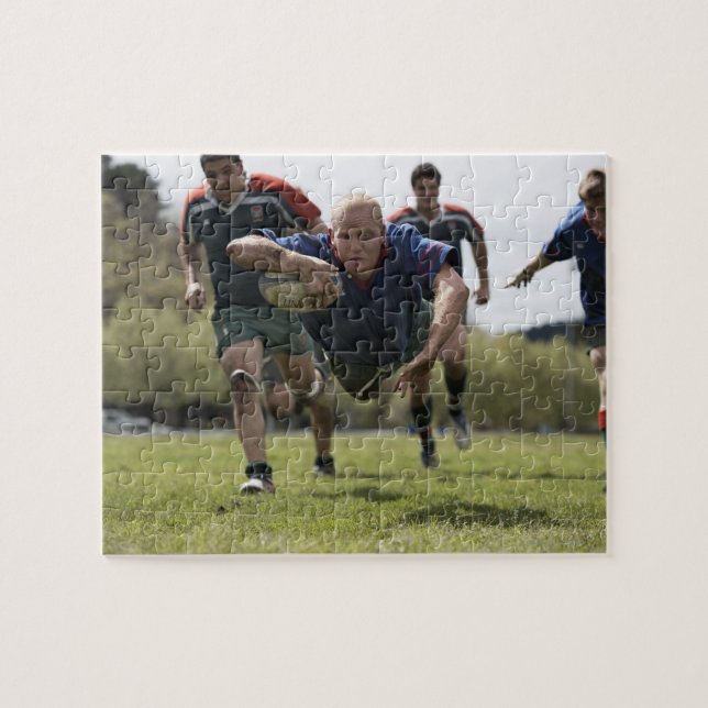 Puzzle Joueur de rugby qui saut sur le terrain avec balle (Horizontal)