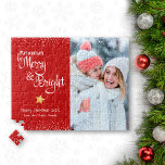 Puzzle Joyeux Joyeux Joyeux Script Gold Holiday<br><div class="desc">"Que vos journées soient joyeuses et brillantes." Une citation de typographie en écriture blanche et une étoile en parties scintillant d'or contre un arrière - plan en brique rouge, ainsi que la photo de votre choix, vous aident à inaugurer Noël et Nouvel An. Sentez la chaleur et la joie de...</div>